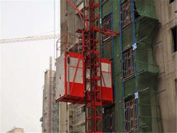 施工电梯